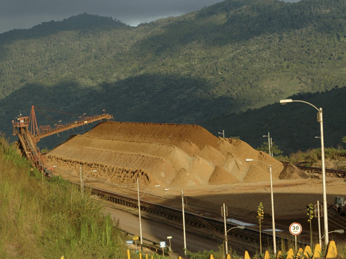 Nickel ore stockpile, Loma de Niquel, Ferronickel Project, ©Anglo American